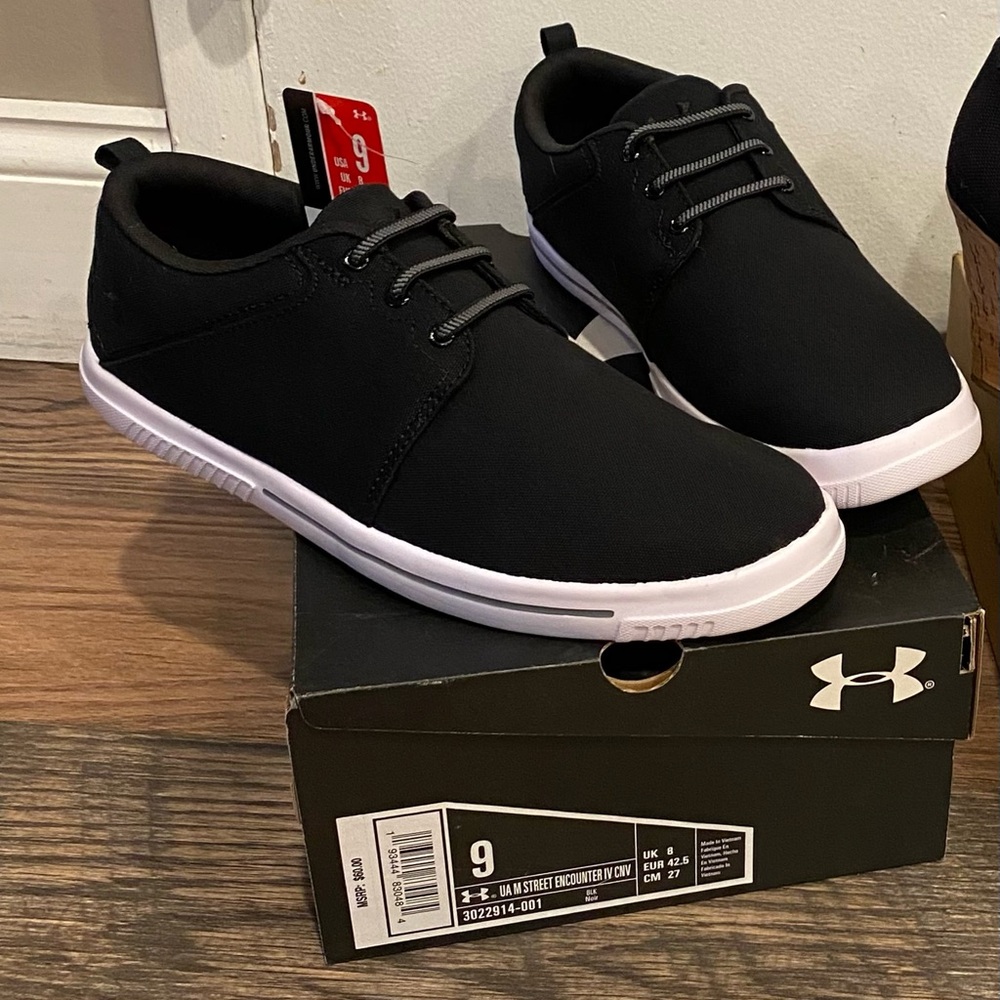 Under Armour Black Sneakers Minimalist Design